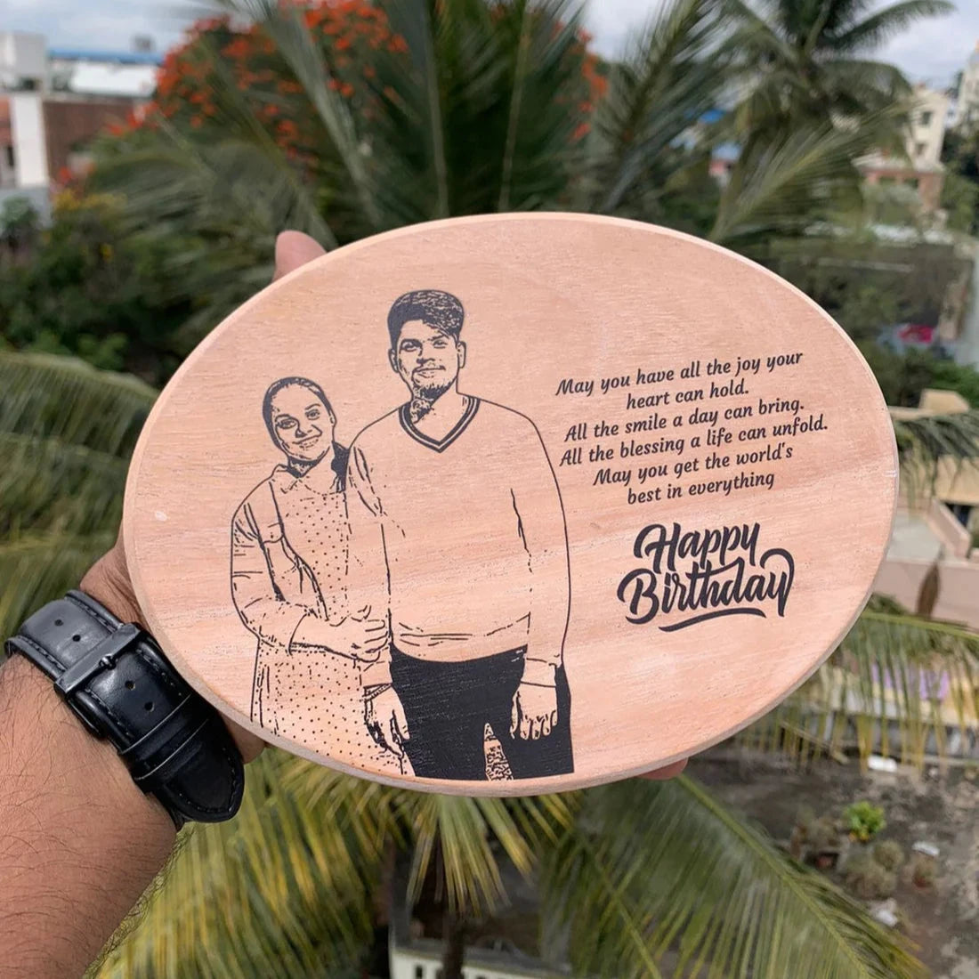 Customized Wooden Engraved Sketch Frame in Oval Shape